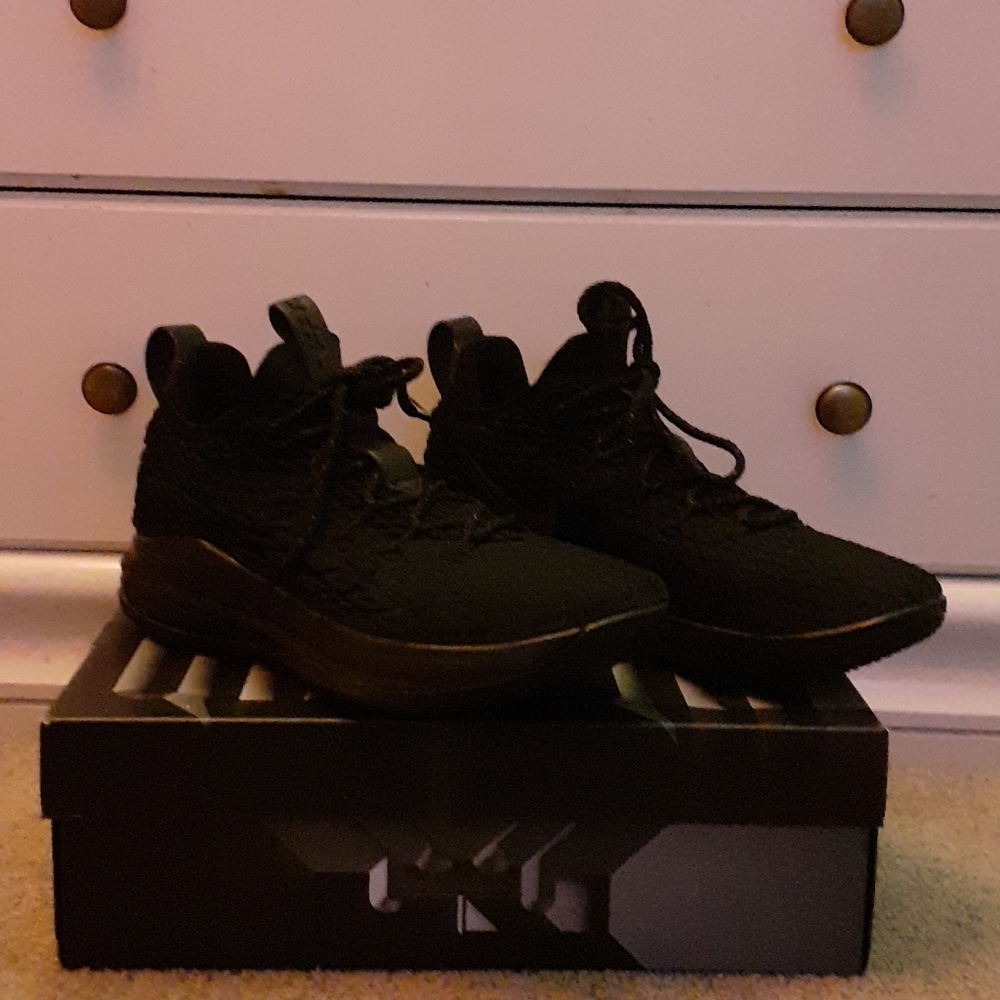 Nike Lebron 15 Low Triple Black